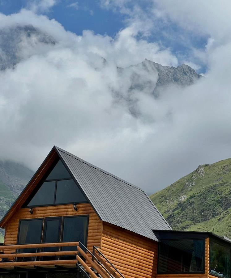 Dağ evi Kazbegi Inn Cottages Kazbegi