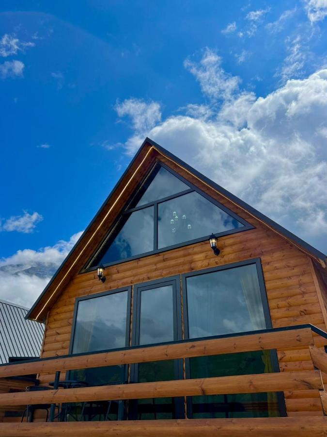 Kazbegi Inn Cottages Dağ evi
