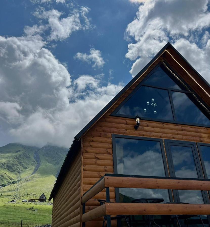 Kazbegi Inn Cottages Dağ evi