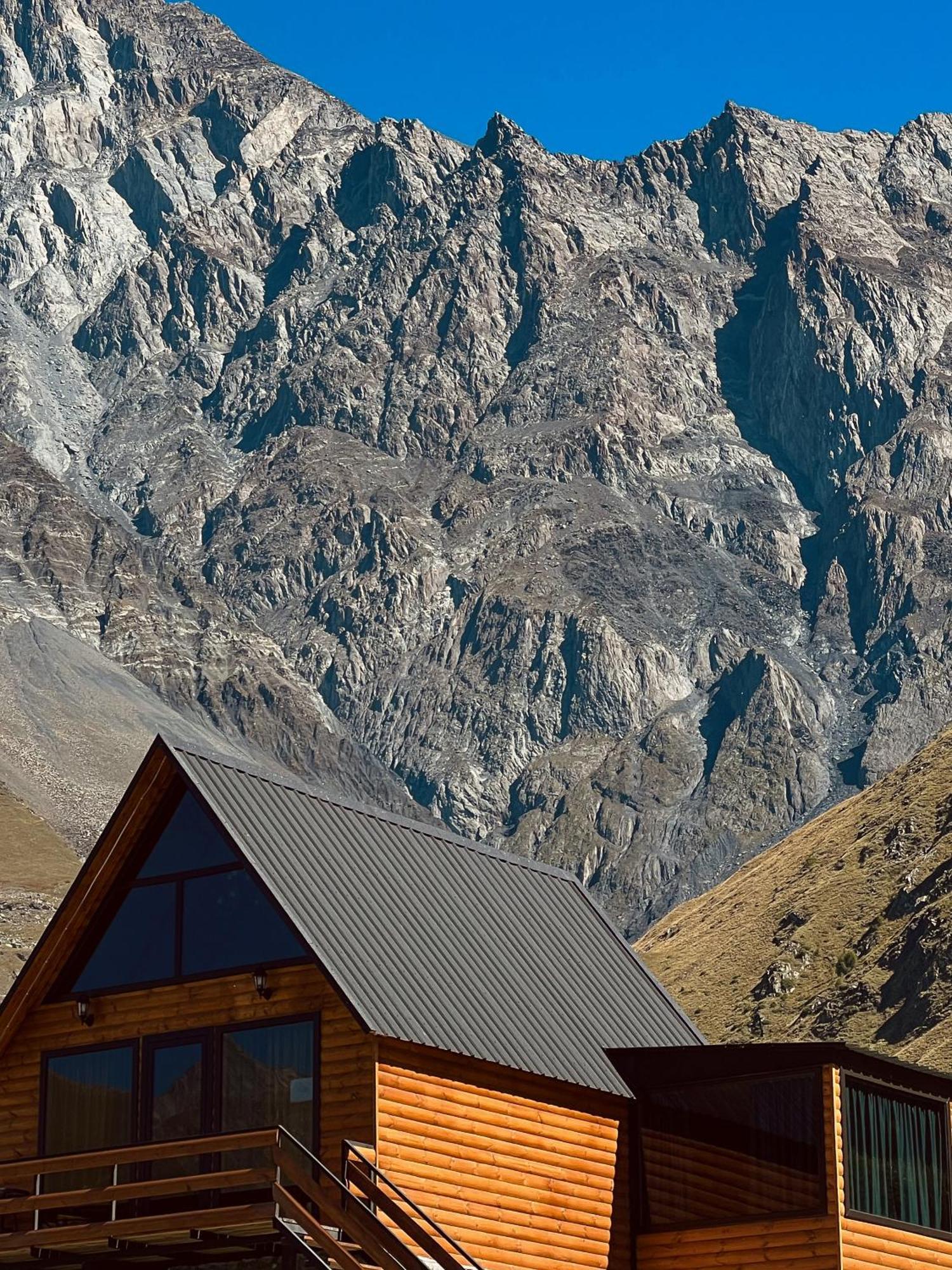 Kazbegi Inn Cottages * Kazbegi