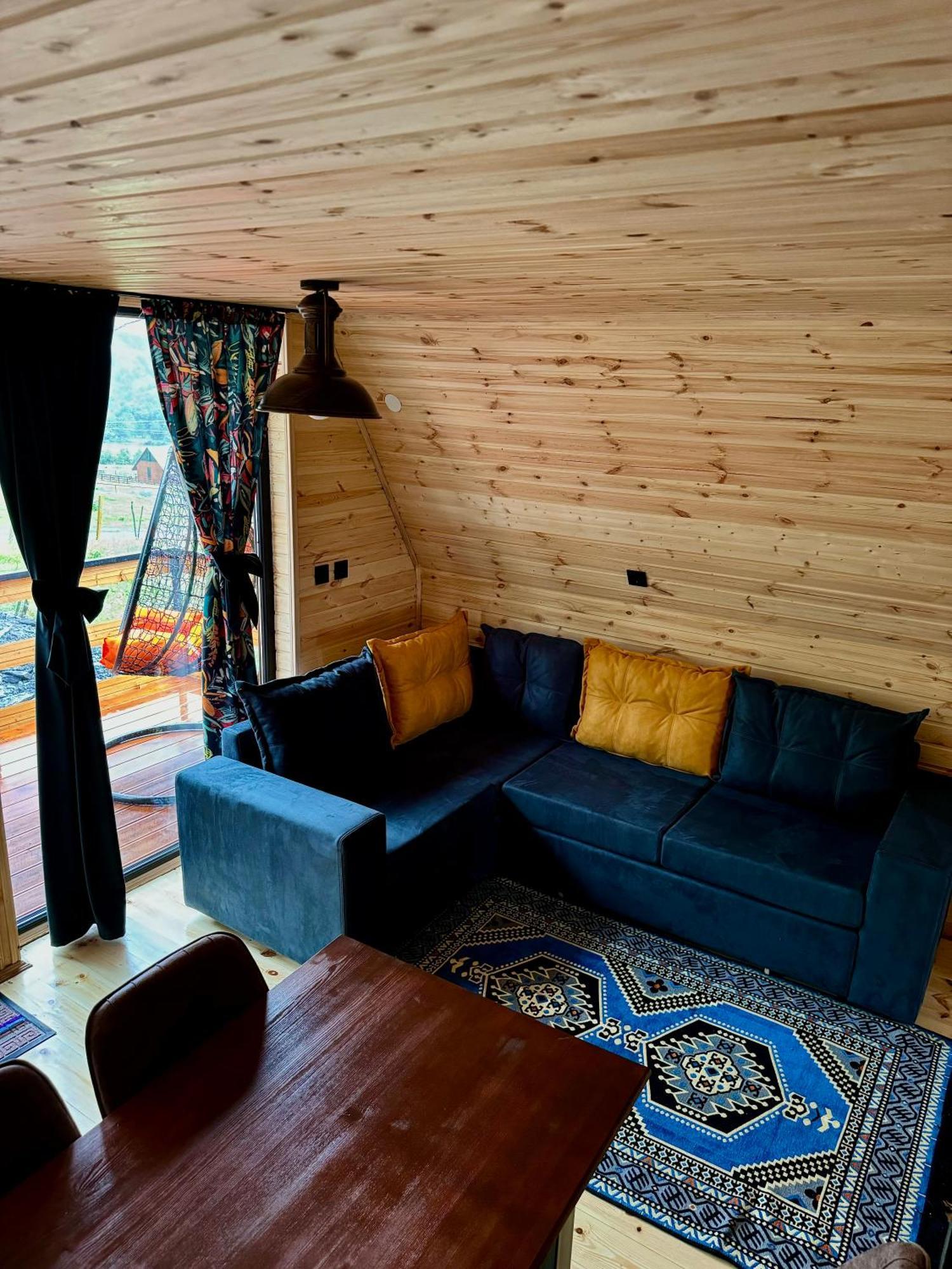 Dağ evi Kazbegi Inn Cottages Kazbegi