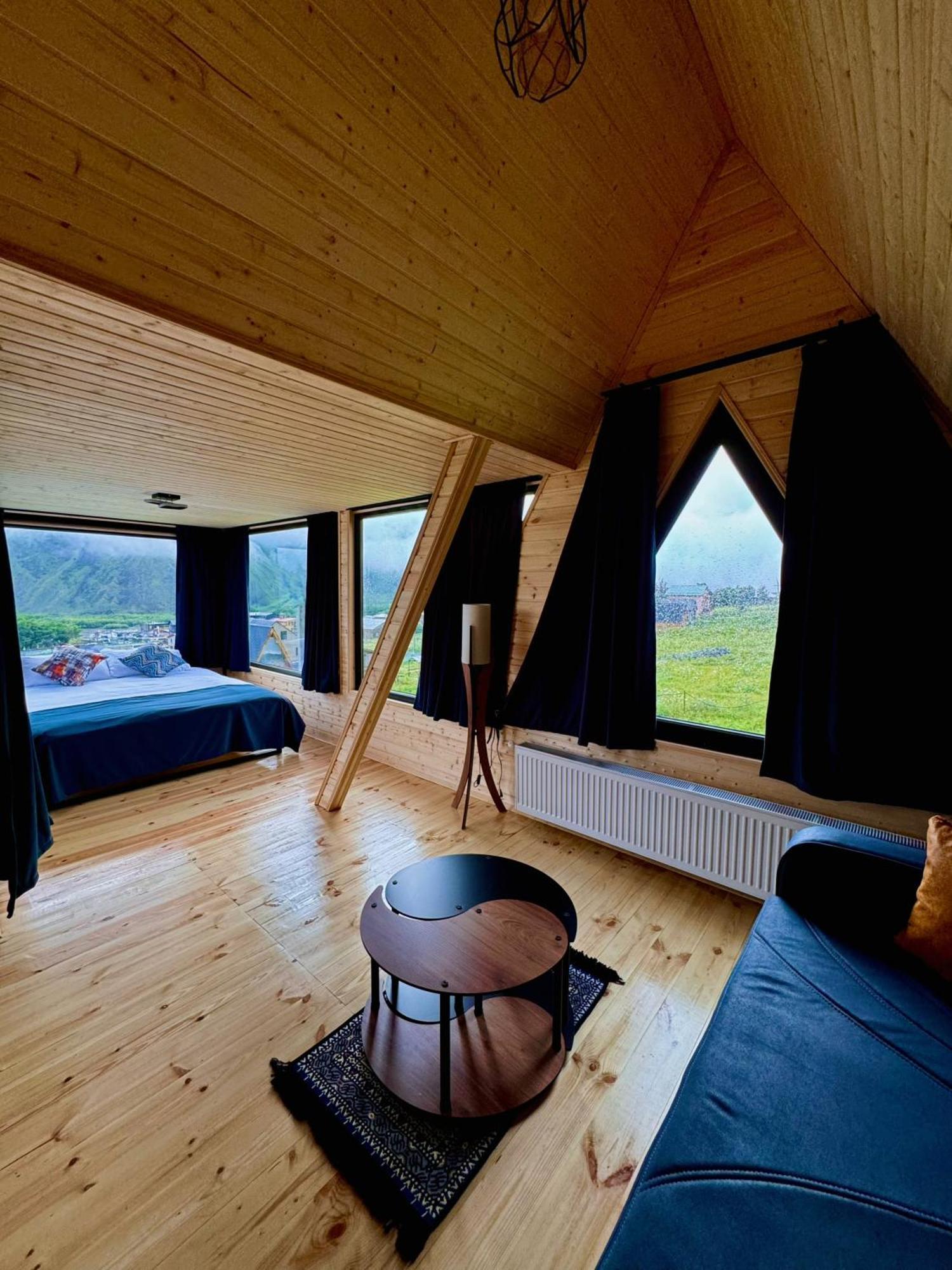 Kazbegi Inn Cottages Dağ evi Kazbegi