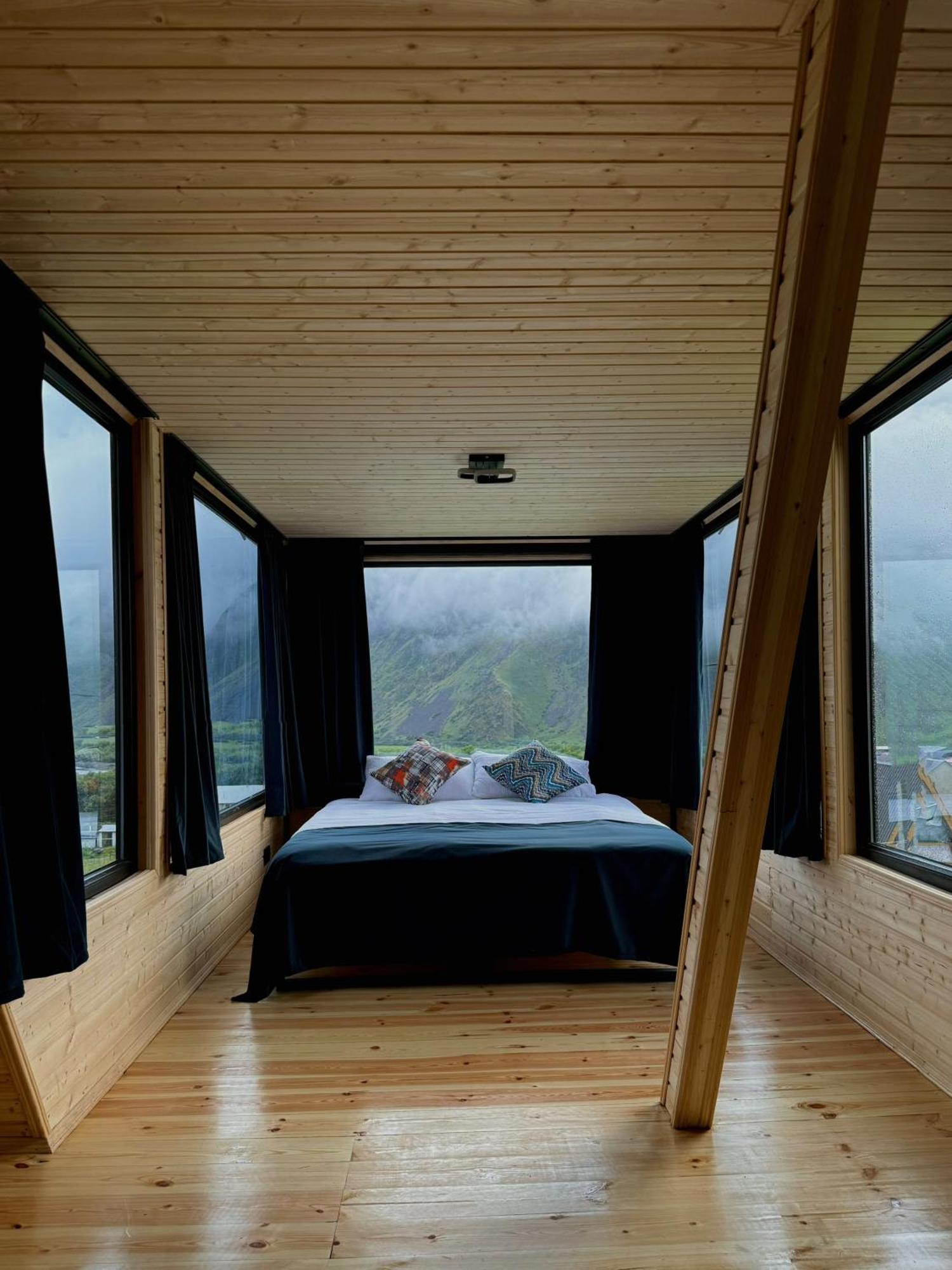 Kazbegi Inn Cottages * Kazbegi