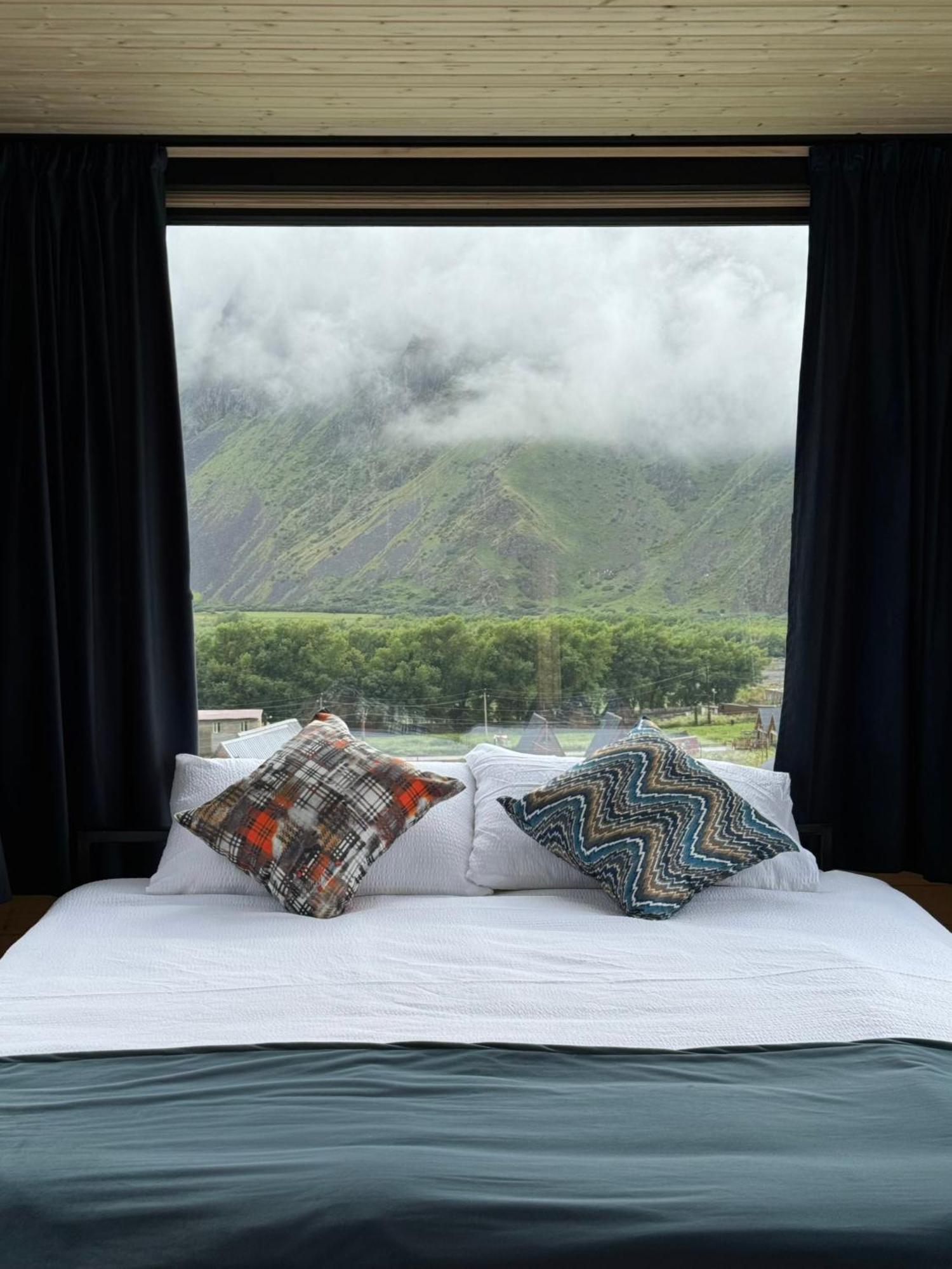 Kazbegi Inn Cottages Dağ evi