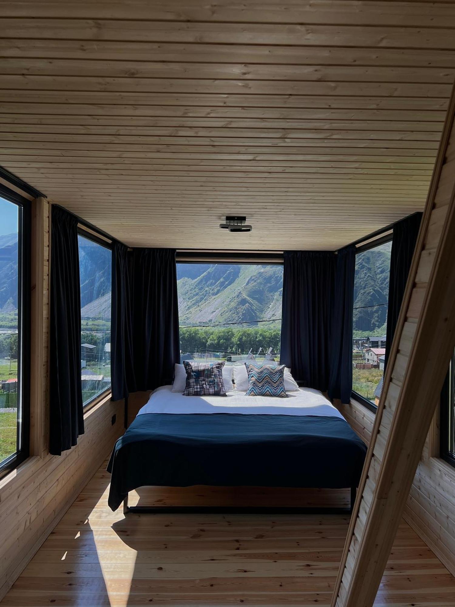 Kazbegi Inn Cottages Dağ evi
