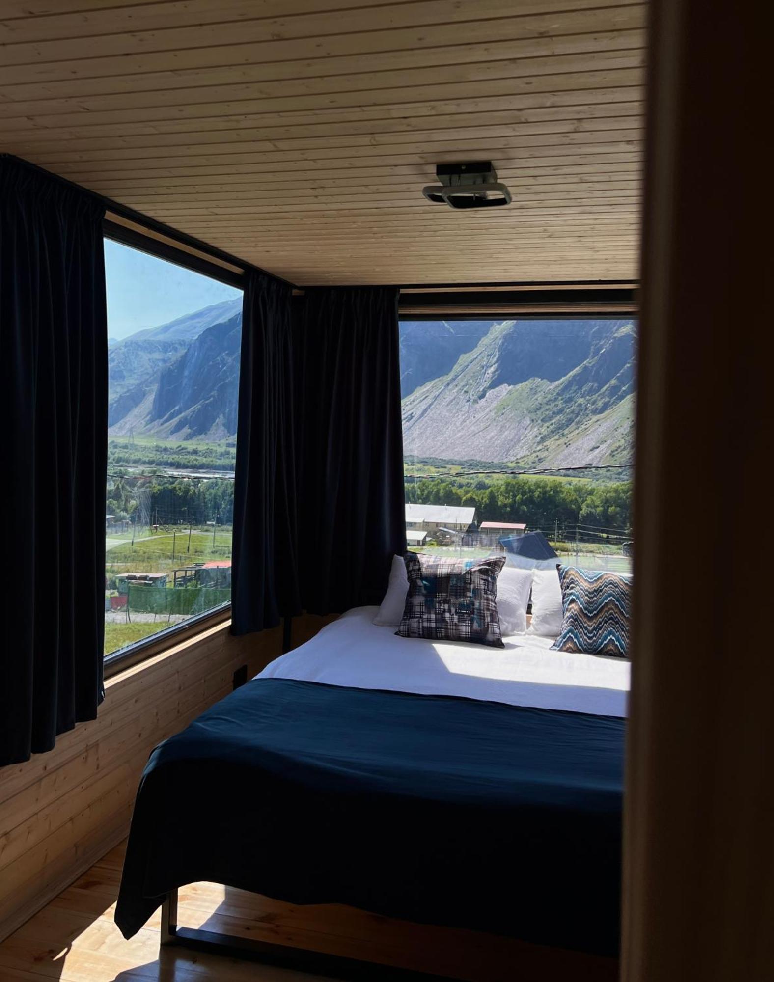 Kazbegi Inn Cottages Dağ evi *