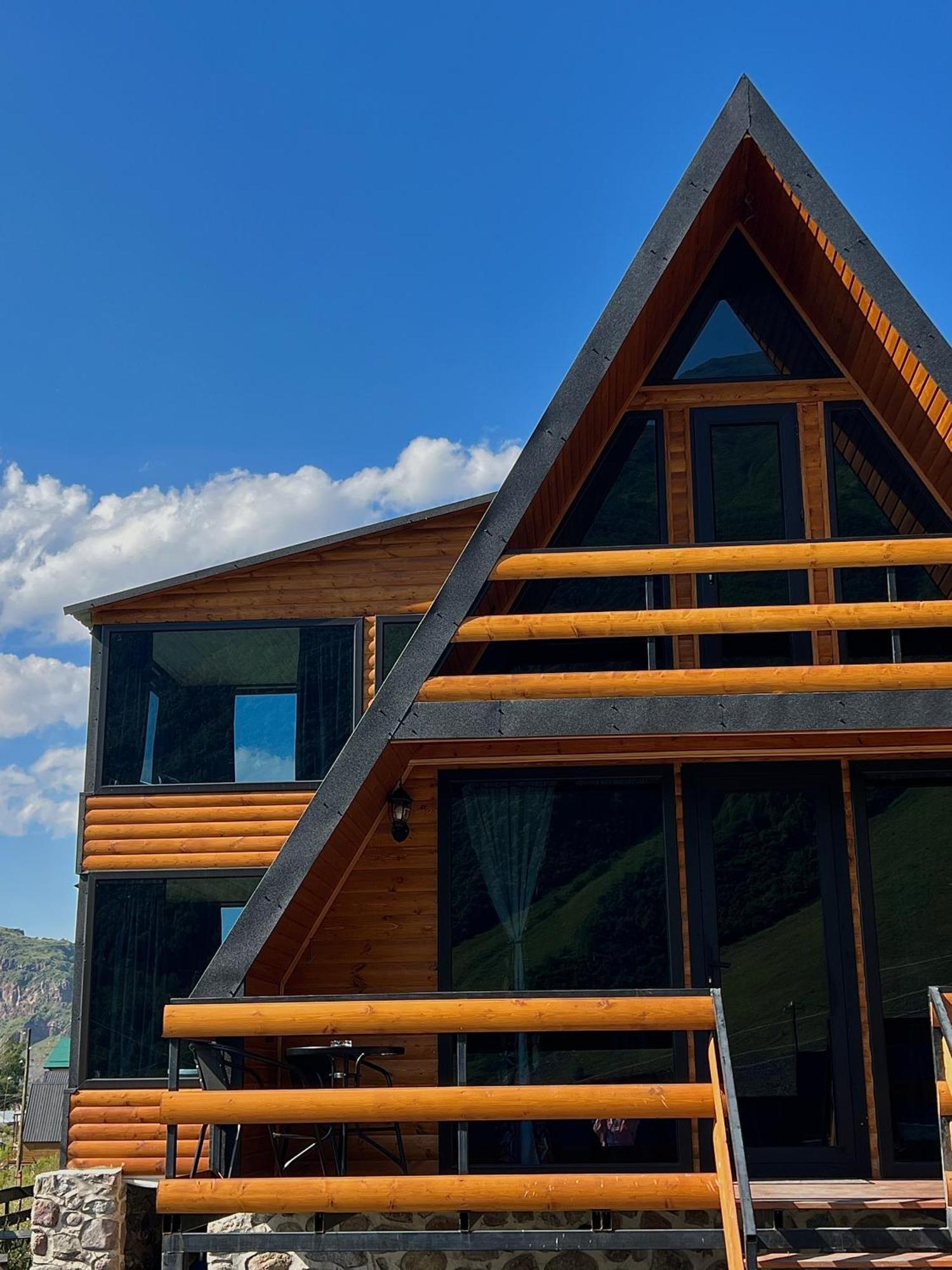 Kazbegi Inn Cottages * Казбеги