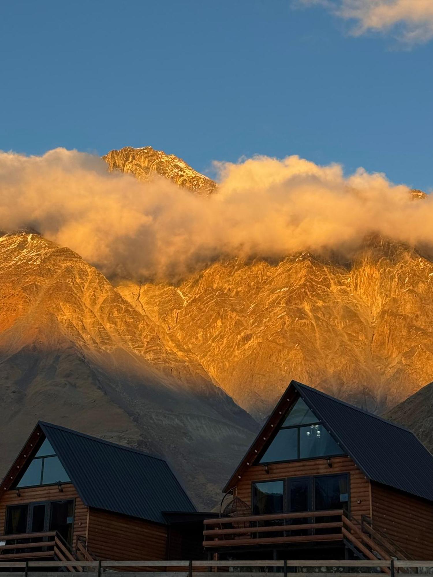 Kazbegi Inn Cottages *