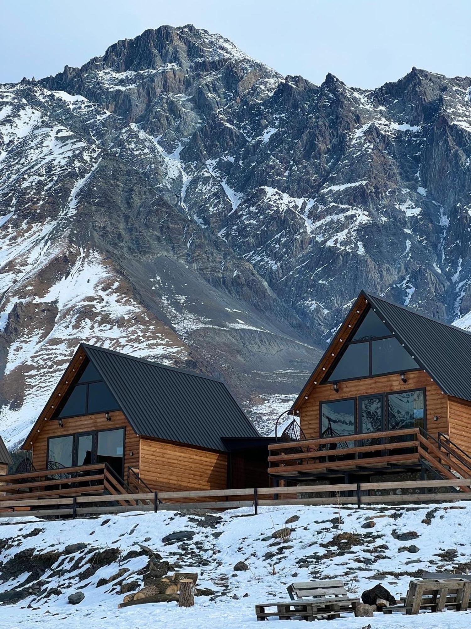Kazbegi Inn Cottages Dağ evi Kazbegi