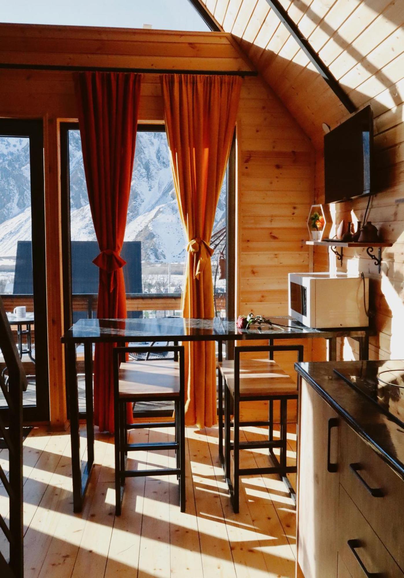 Kazbegi Inn Cottages * Kazbegi
