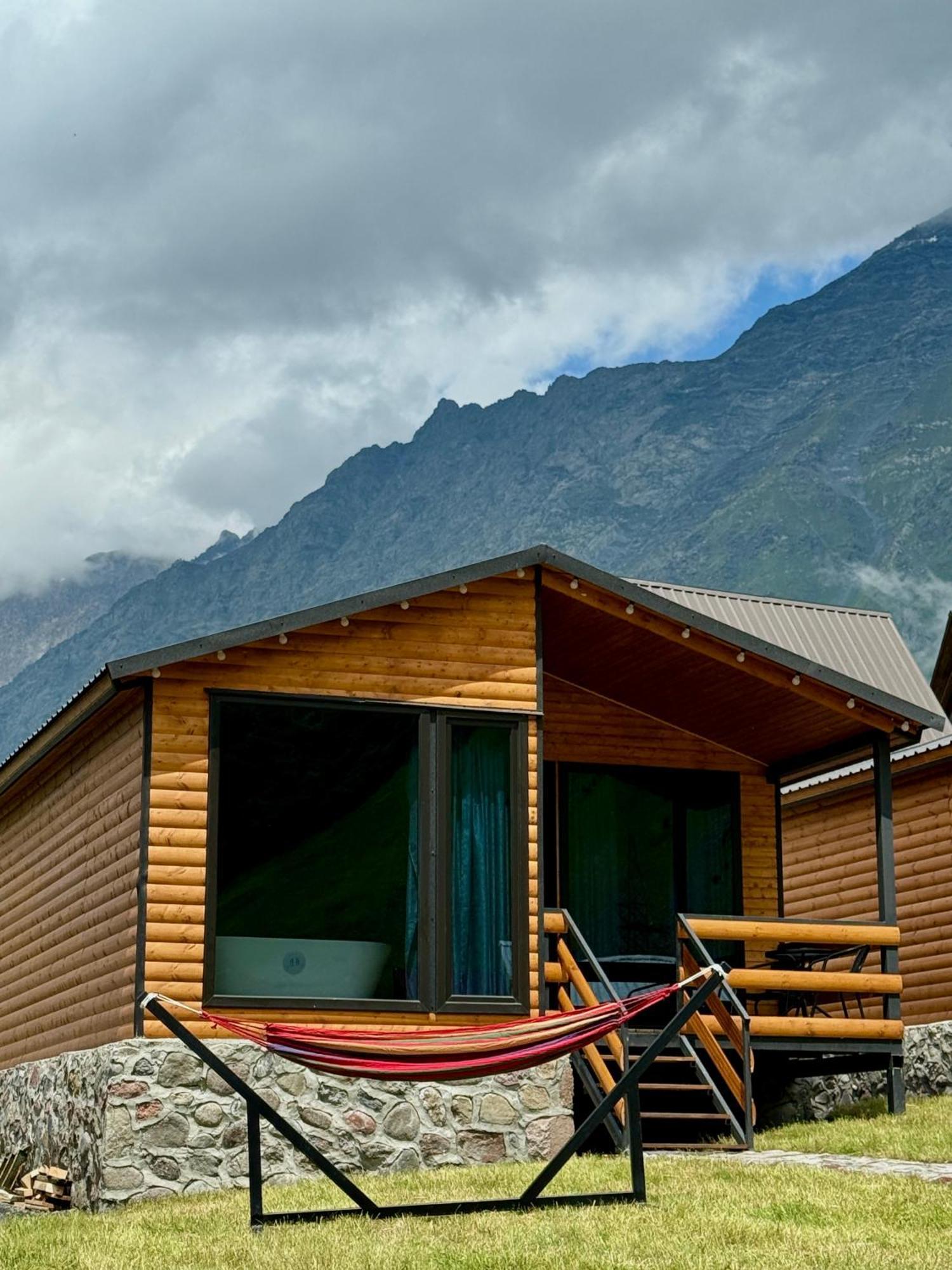 Шале Kazbegi Inn Cottages Казбеги